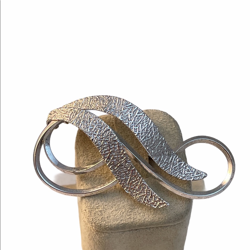 Vintage c1960s  Sterling ribbon infinity brooch